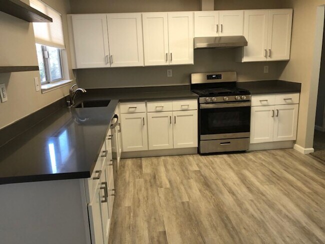 Building Photo - Fresh and Beautiful Pacifica 3/2 House ava...