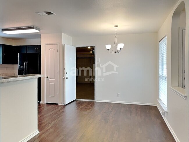 Foto del edificio - 6702 Sandy Point Drive
