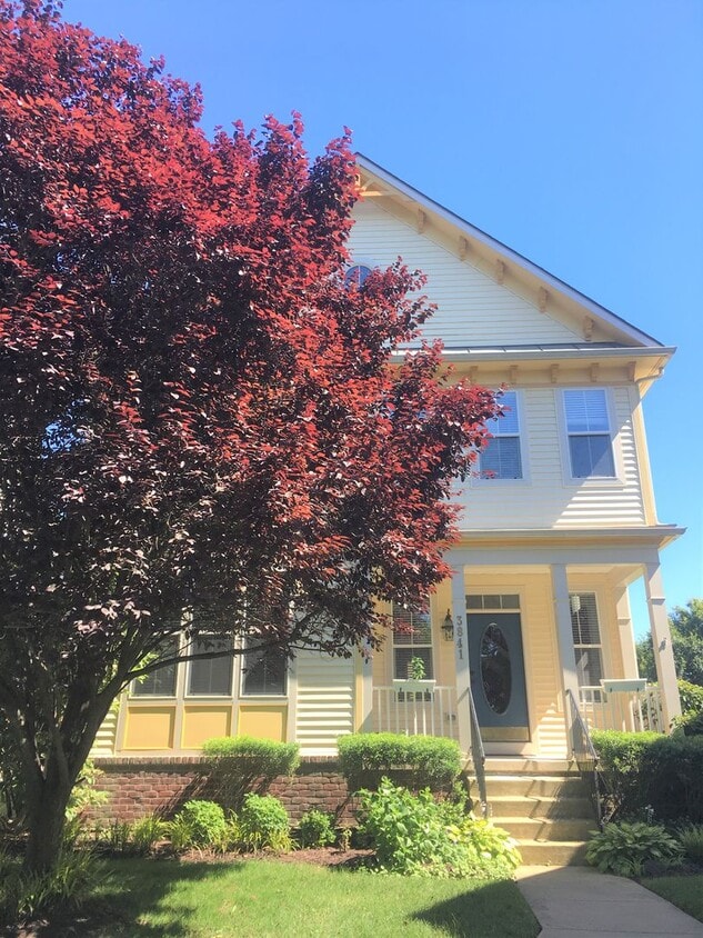 Foto principal - Single Family Home in Established Urbana H...