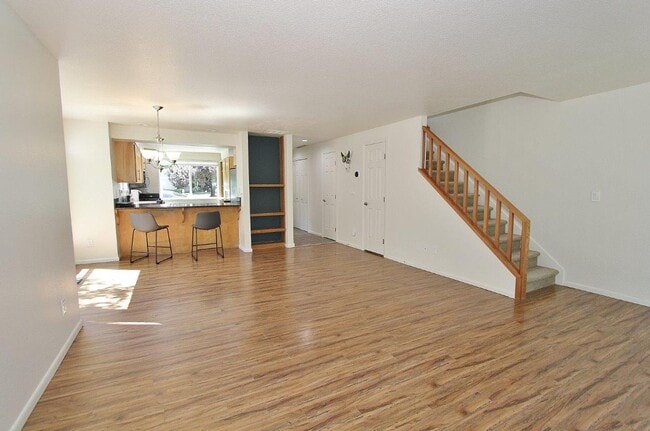 Building Photo - Premier End-Unit Condo in River Run
