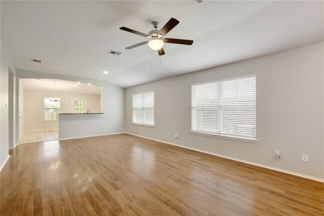 Building Photo - 107 Spur Cove