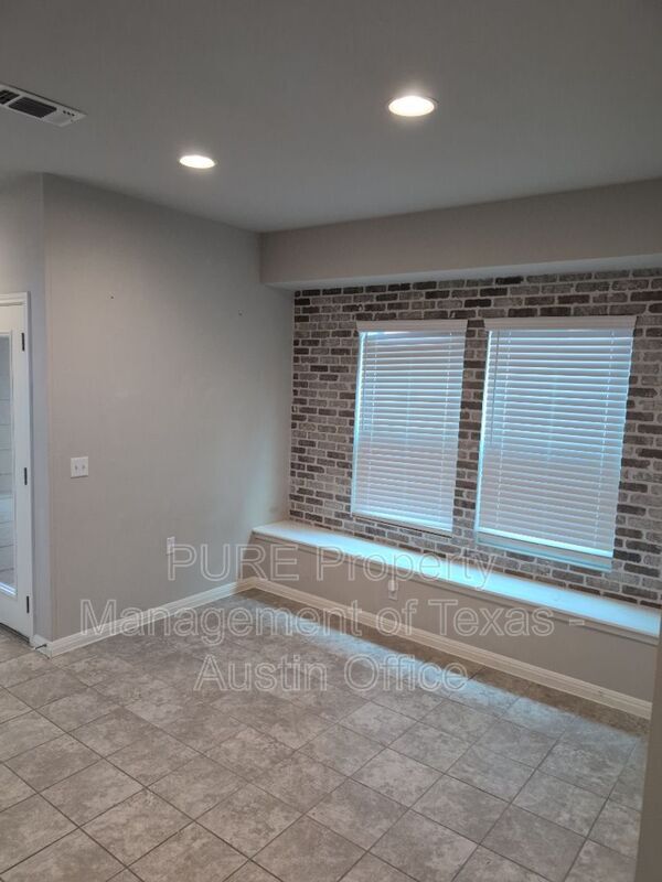 Foto del edificio - 9510 Whisper Willow Blvd