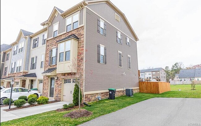 Foto del edificio - 7842 Wistar Woods Pl