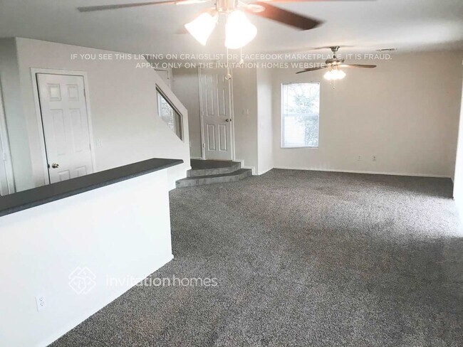 Building Photo - 12833 W Paradise Dr