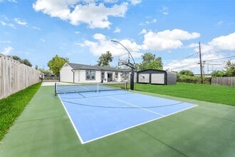 Building Photo - 2550 Roy Cir