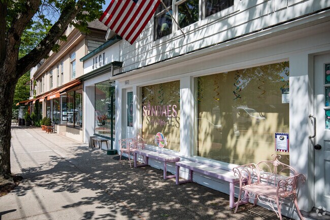 Find shops off Montauk Highway in Bridgehampton to fill your shopping needs.