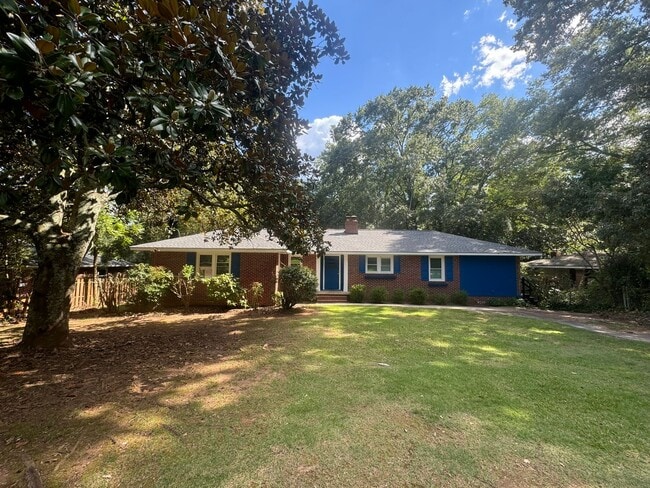 Building Photo - Cute 3 Bedroom House on Hardin Dr.!