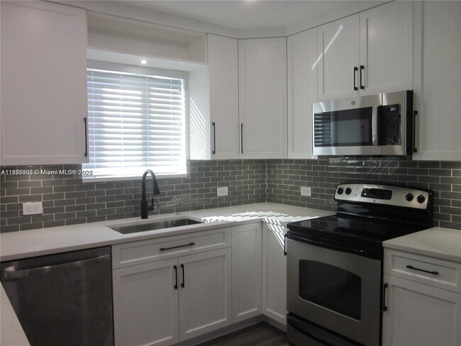 Foto del edificio - 7571 Pierce St