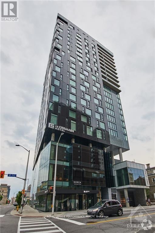 Building Photo - 20-2120 Daly Ave