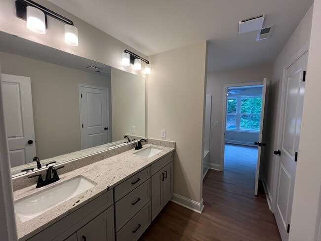 Building Photo - 124 Fern Cir