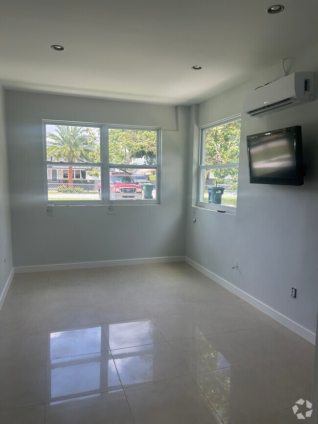 Building Photo - 6859 SW 37th St