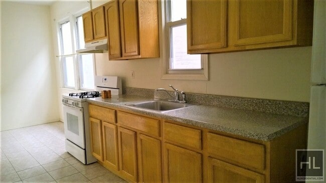 Building Photo - 475 Lenox Rd
