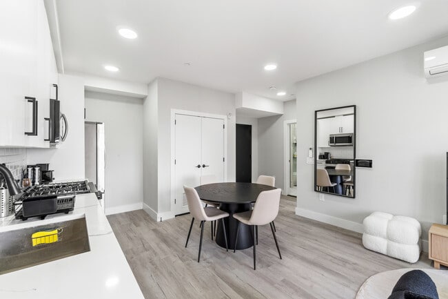 Sala de estar A - 80 Romaine Ave