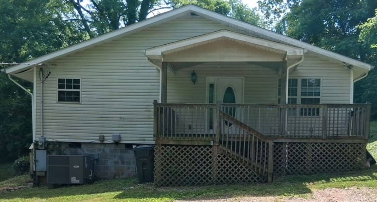 *Knoxville 37917 - FIVE bedroom, 2 bath newly remodeled home - Call Brad Croisdale (865) 805-9964 - *Knoxville 37917 - FIVE bedroom, 2 bath newly remodeled home - Call Brad Croisdale (865) 805-9964