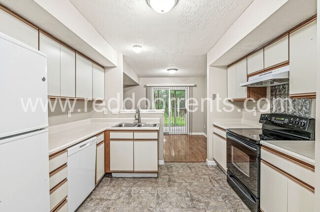 Building Photo - Warren Township, 3 Bed, 2.5 Bath, 2 Story,...