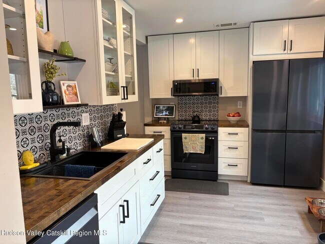 Foto del edificio - 204 Village Ct