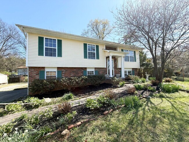 Foto del edificio - 220 Brampton Rd