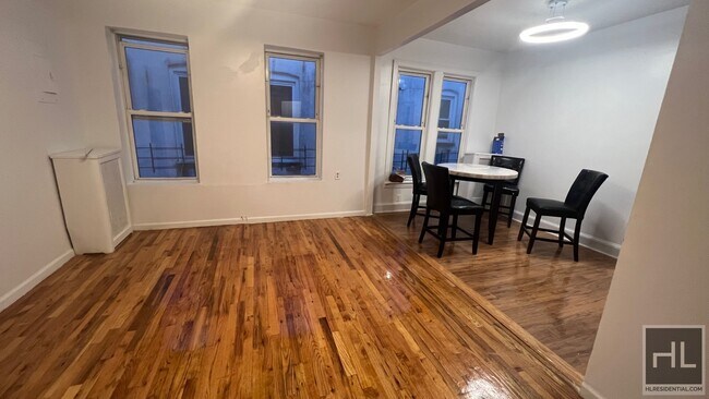 Building Photo - FRESHLY RENOVATED 4 BEDROOMS LOGAN STREET ...