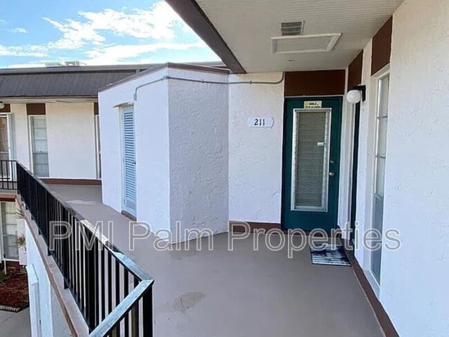 Foto del edificio - 7 Greenway Village N