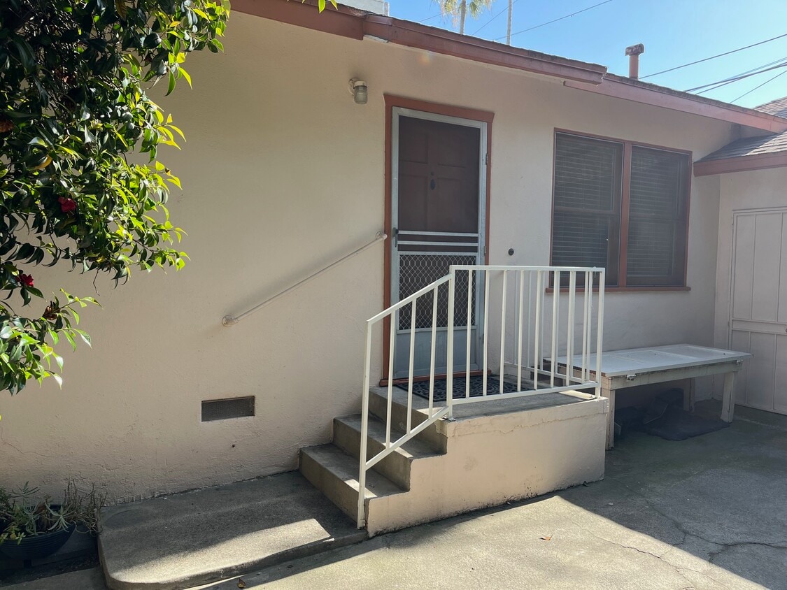 1025 San Rafael Ave Unit A, Glendale, CA 91202 Apartments in Glendale