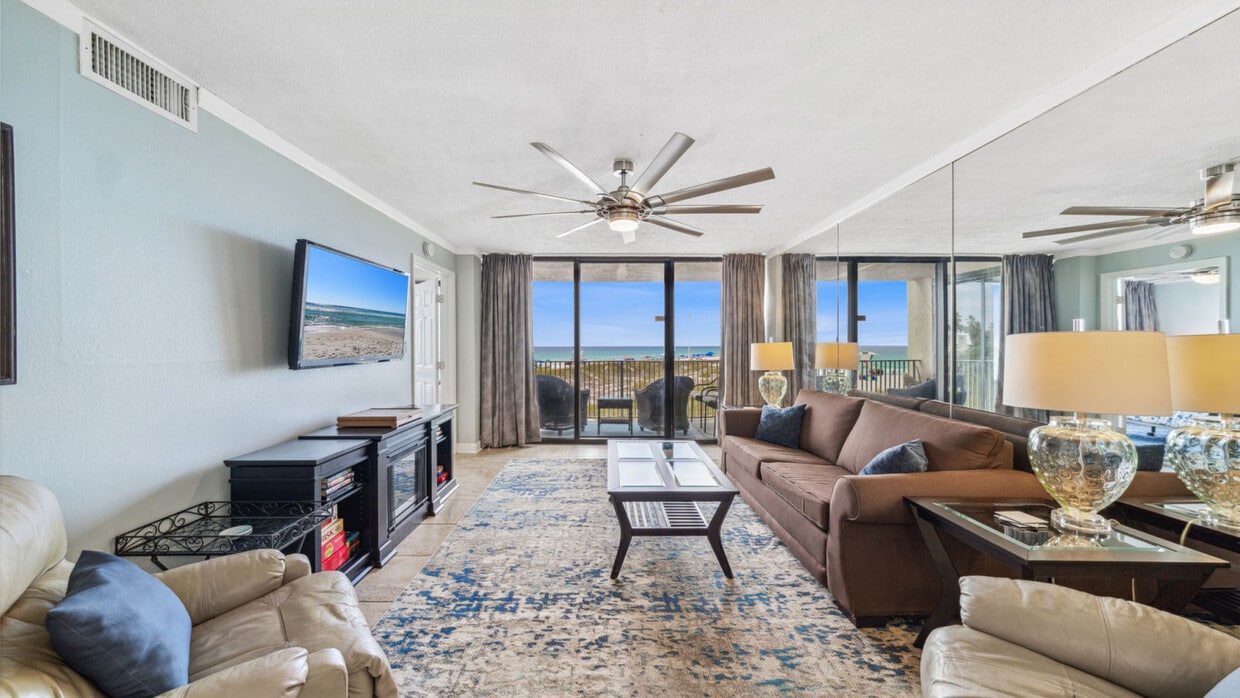 Foto principal - 7205 Thomas Dr