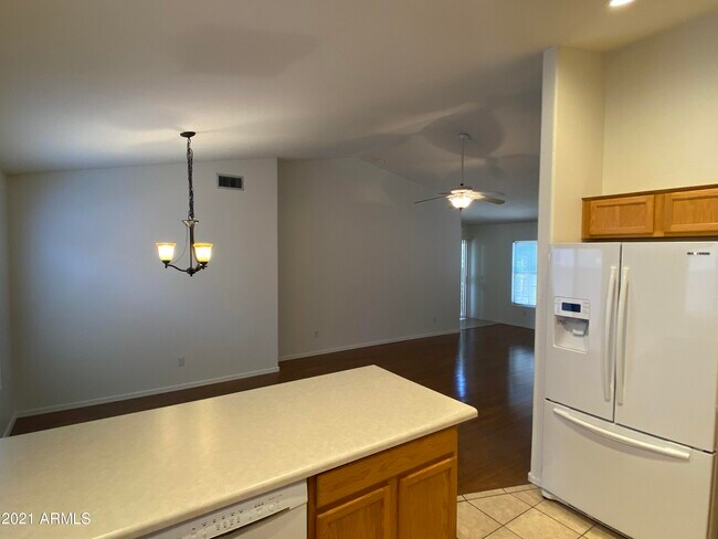 Foto del edificio - 3028 E Blackhawk Dr