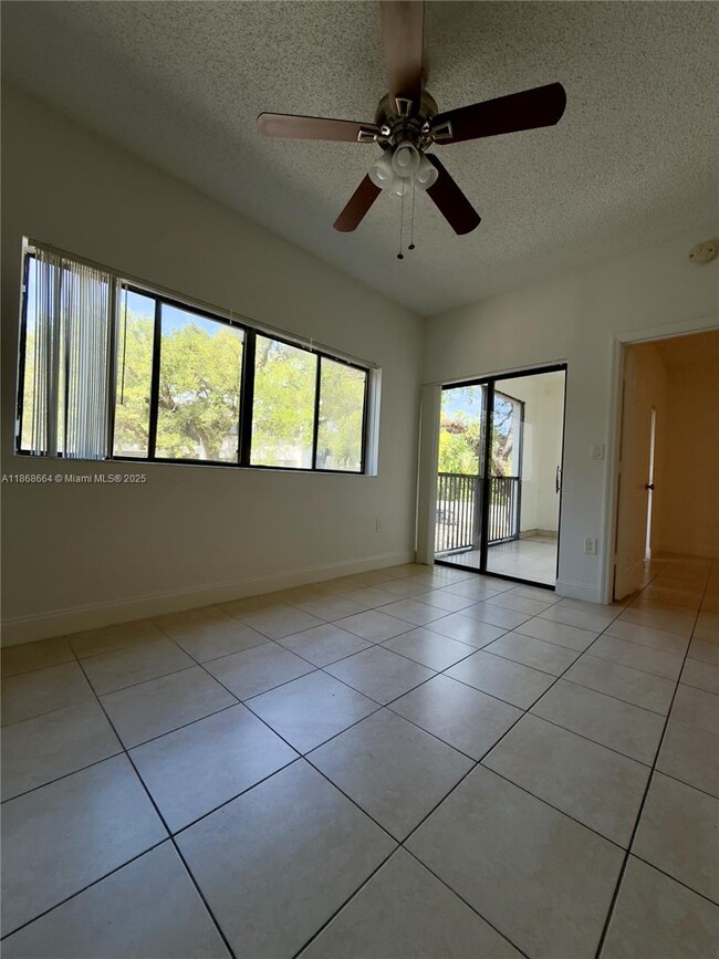 Building Photo - 2550 SW 18th Terrace