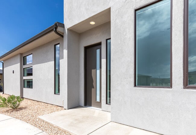 Building Photo - 2946 E Snowberry Dr