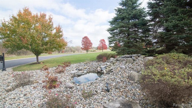 Building Photo - 3742 N Shoreline Dr
