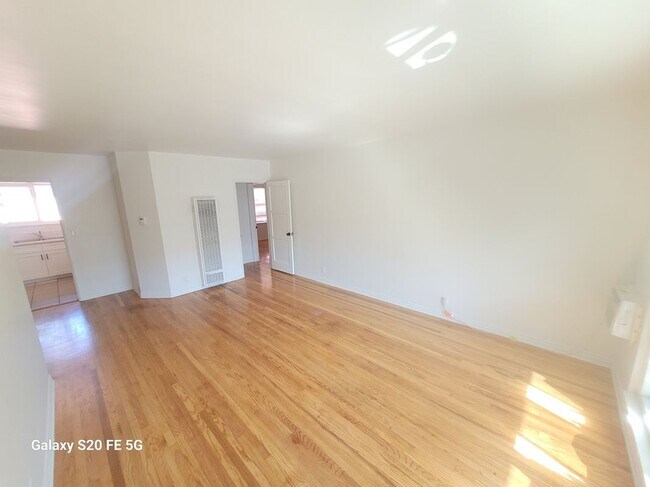 Building Photo - 4159 Somerset Dr