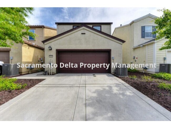Building Photo - Newer 2 story home in Roseville