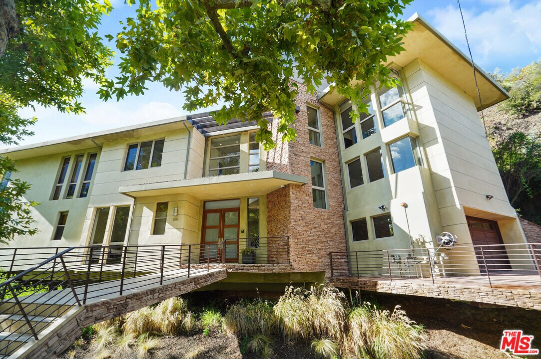 Foto principal - 3685 Mandeville Canyon Rd