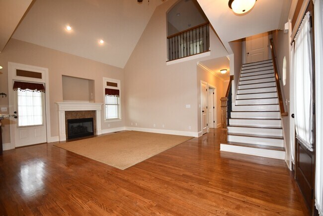 Building Photo - 8751 Seven Lakes Dr