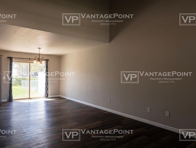 Building Photo - 609 Creek View Ln