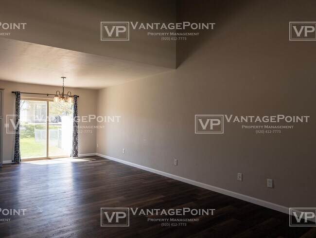 Foto del edificio - 609 Creek View Ln
