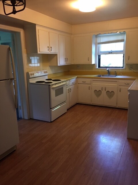 kitchen - 10525 Washington St