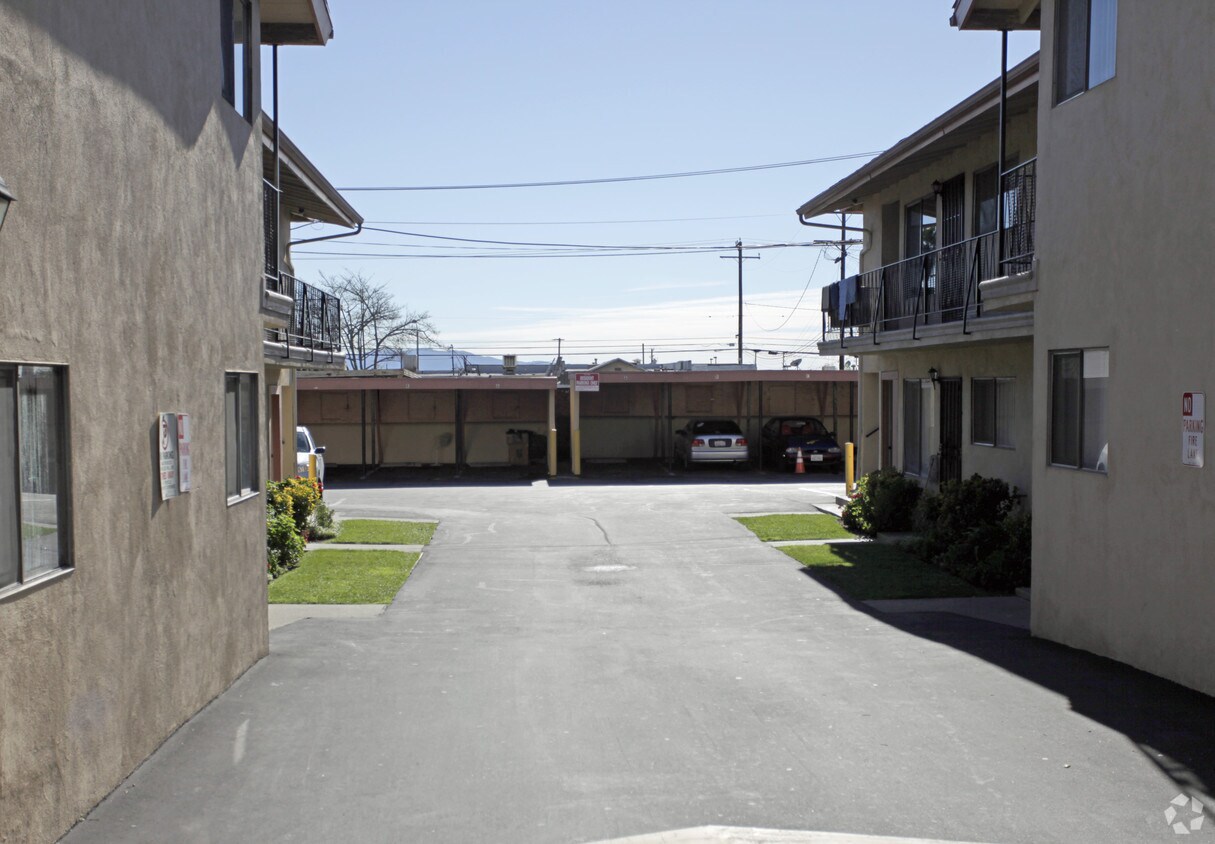 Building Photo - 1143 W Stoneridge Ct
