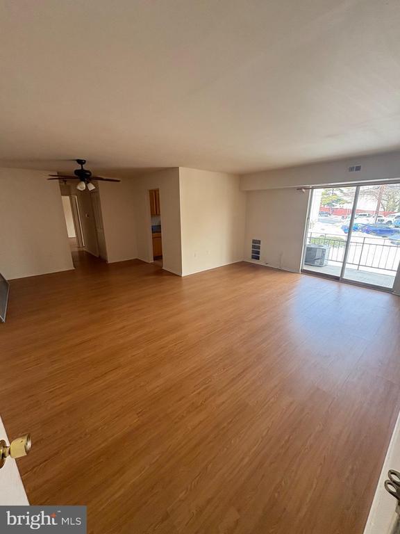 Foto del edificio - 11384 Cherry Hill Rd