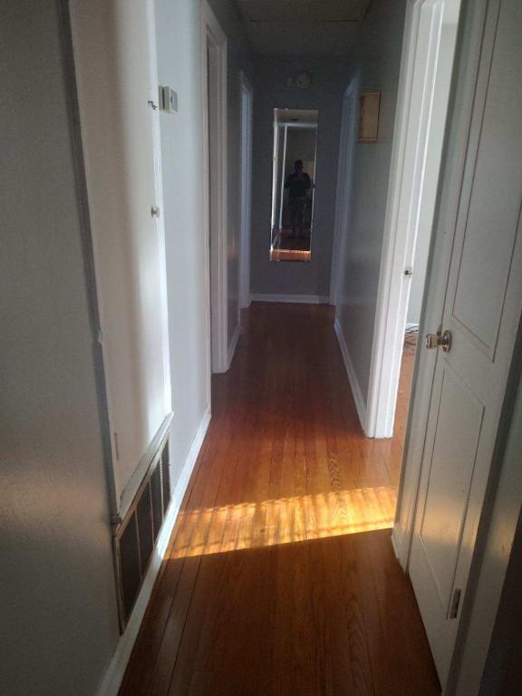 Building Photo - 713 E Town Rd