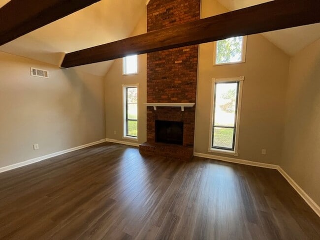 Building Photo - Renovated 3 Bedroom 2 Bath Home for Rent!
