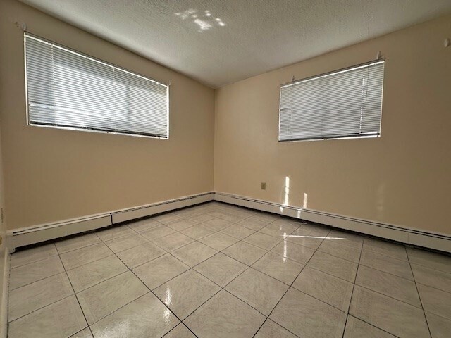 Building Photo - 362 Centre St