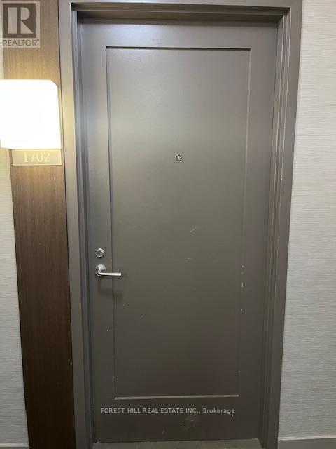 Building Photo - 310 Tweedsmuir Ave