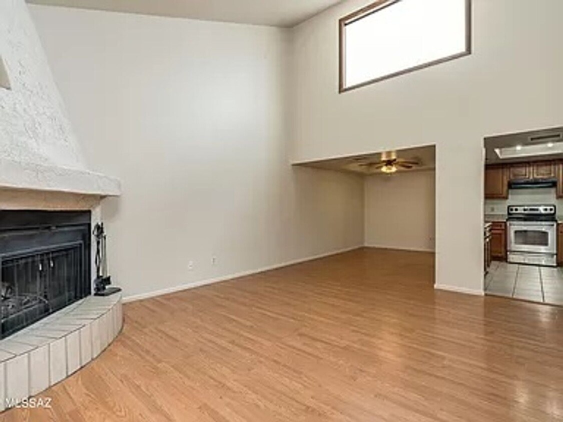 Primary Photo - Don't Miss this Oro Valley Gem with Commun...