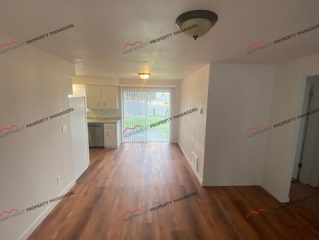 Building Photo - R19B