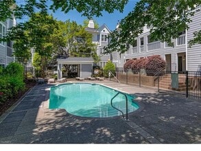 Building Photo - 201 Oakwood Ct