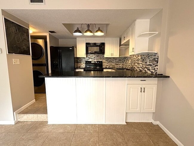 Building Photo - Beautiful 1 Bedroom Townhome in the Trails!