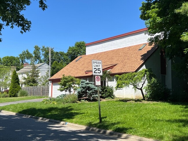 Foto del edificio - 1675 W Lane Ave