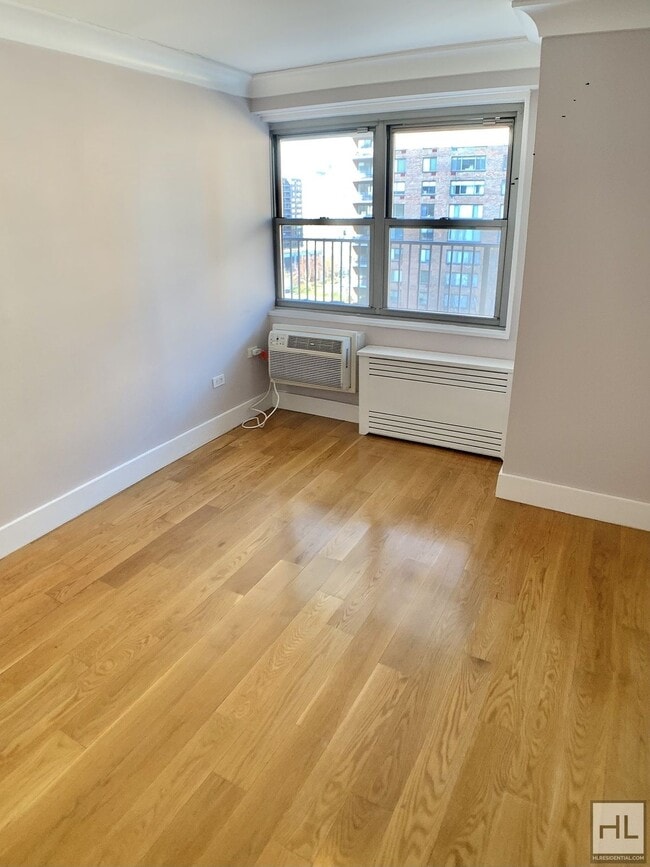 Building Photo - NO FEE 3 bedroom 2 bathroom with washer and dryer and Balcony / West 97th Street
