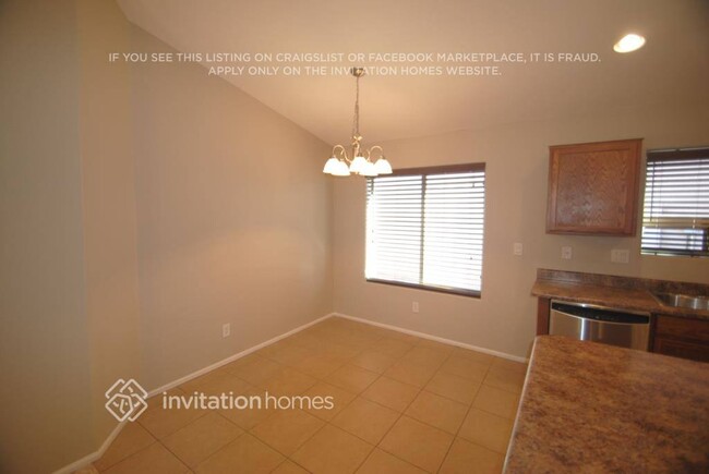 Foto del edificio - 1378 E Ryan Rd
