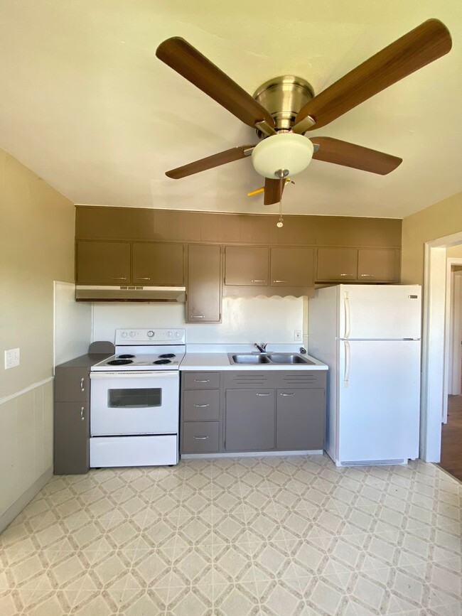 Building Photo - Single Family